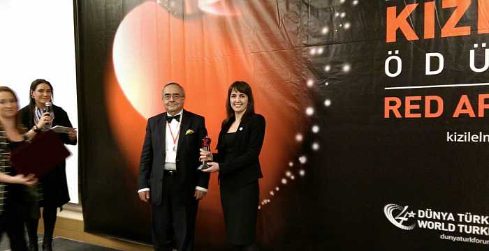 Turkic Council Secretary General Ambassador Ramil Hasanov is given Red Apple Diplomacy Award by TASAM