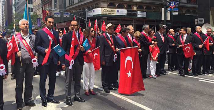 Ambassador Ramil Hasanov participated to the `Traditional Turkish Day Parade` on his last day of the official visit to New York.