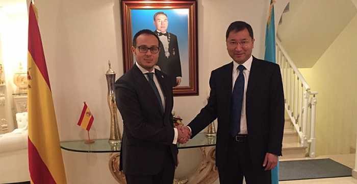 Turkic Council Secretary General Ambassador Ramil Hasanov paid a courtesy visit to Mr. Bakyt Dyussenbayev, Ambassador of the Republic of Kazakhstan to the Kingdom of Spain on 20 January 2016.