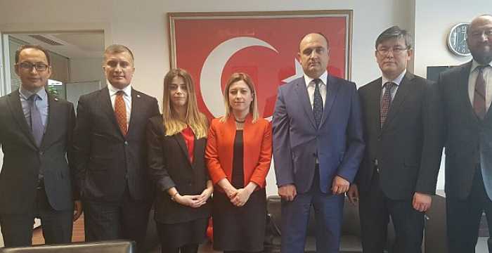 Türk Keneşi heyeti Ankara`daki Uluslararası Lojistik Üssü`nü ziyaret ederek incelemede bulunmuş ve Merkezin üst yönetimi ile Gümrük ve Ticaret Bakanlığı yetkilileriyle bir araya gelmiştir.